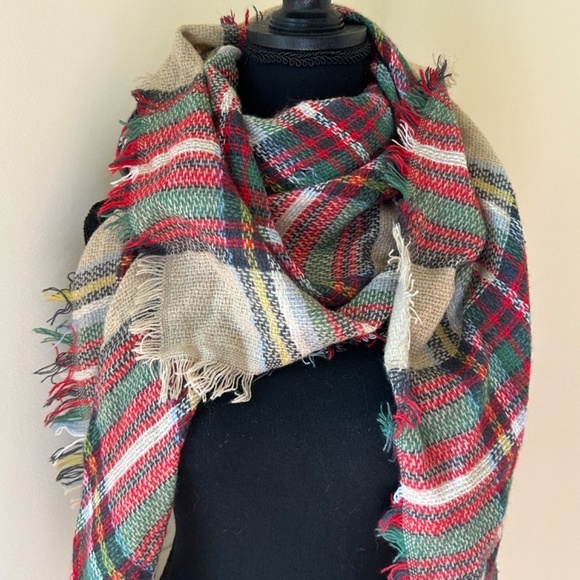 *CARMINA* Red x Green Plaid Fashion Scarf - Picture 2 of 4